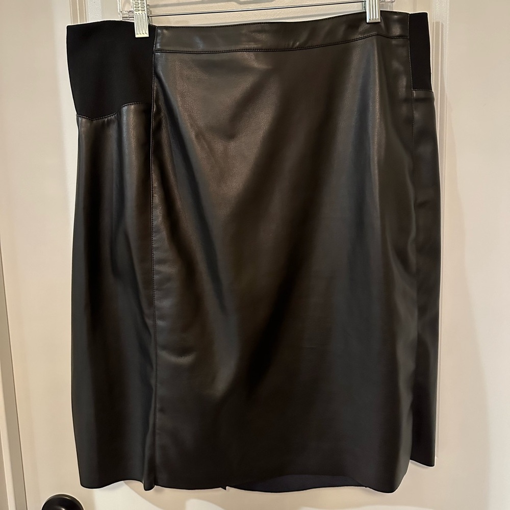 Vero Modo faux leather black skirt size 16 women’s